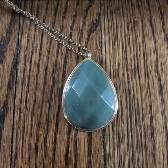 Beautiful Essential Gold Tone Necklace - Picture 3 of 4